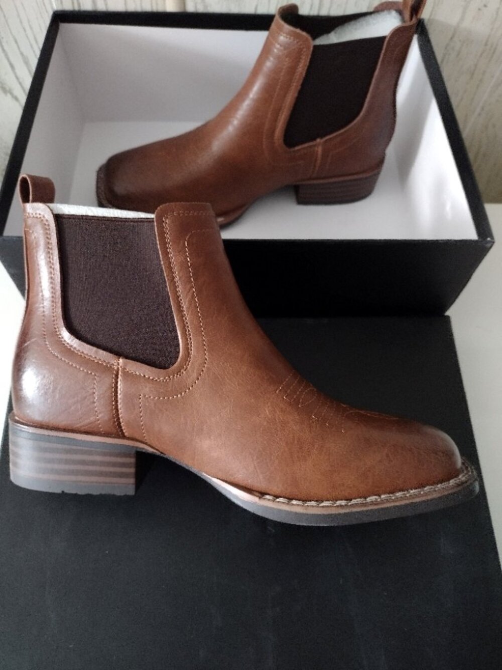 NWOT Womens Ankle Boots Shoes Western Style Size 7 Brown Faux Leather Narrow